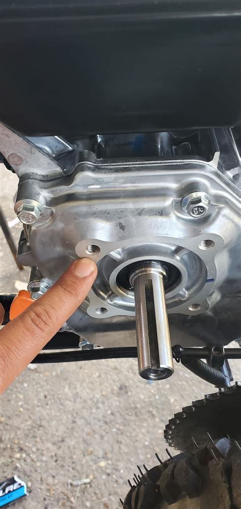 What size are Crankshaft bolts for Predator Engines The Predator Engine’s crankshaft thread is a bit different from the normal 18 threads per inch bolts. When you’re installing …. 