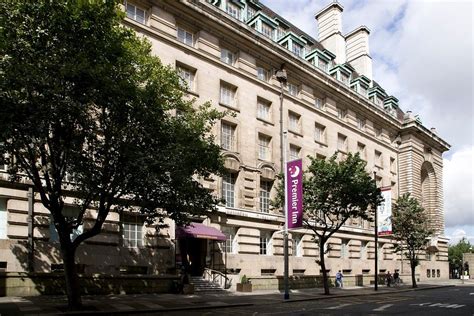 Premier inn county hall. Premier Inn London County Hall provides historic accommodation in London and is a few minutes on foot from London Waterloo Railway Station. It is close to the London Eye, eateries and shops. There are a range of amenities available to guests of Premier Inn County Hall London, such as meeting rooms, luggage storage and a 24-hour reception. 
