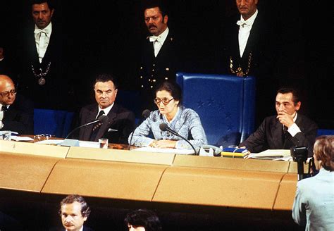 Premier rapport au président de la république et au parlement, 1978 1980. - Luigi pirandello alla sorella lina pittrice.