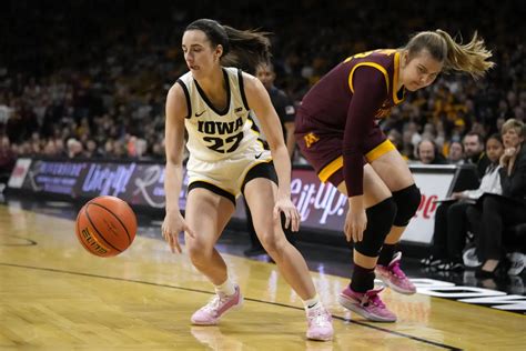 Presidential candidate Haley cheers on Iowa hoops star Caitlin Clark in between campaign stops
