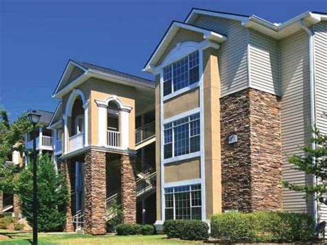 Preston Pointe at Windermere - Great Location in Cumming, near North Gwinnett. Minutes to GA 400, I-85 & Lake Lanier. Situated in the prestigious master planned community of Windermere, Preston Pointe is near several parks and just a few miles to a weekend getaway at Lake Lanier. High ranking school district.. 