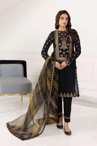 Pret Collection Shop Luxury Pret Wear for Women Online – Iznik