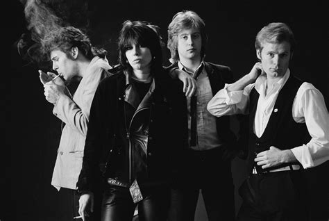 Pretenders band. Dec 13, 2023 · The Pretenders’ twelfth album, Relentless, opens with “Losing My Sense of Taste”—a brisk, aggressive rocker which combines late ’70s sass with a slightly world-weary view. ... James Walbourne, the band builds on the sturdy foundation of 2020’s Hate for Sale. The album is a showcase of the versatility and durability of the band ... 