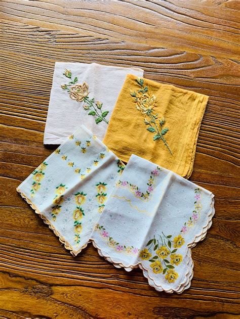 Pretty Fall Colors Vintage Floral Hankie Handkerchief Yellow