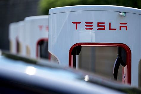 Price cuts boost Tesla’s 4Q sales, beating estimates as electric vehicle growth rate slows