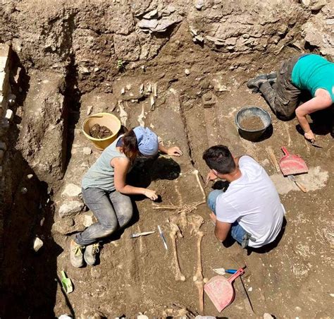 Prima campagna di scavo nel sito neolitico di carrara s. - M13 3 busmt bp1 eng tz0 xx cs.