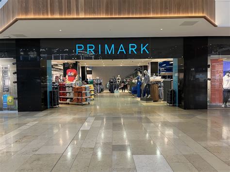 Primark queens center mall. Courtesy image. With its deepening expansion in the U.S., Primark won’t be pigeonholed. The Dublin-based Primark typically aims for sites with roughly 35,000 square feet of selling space, 50,000 ... 