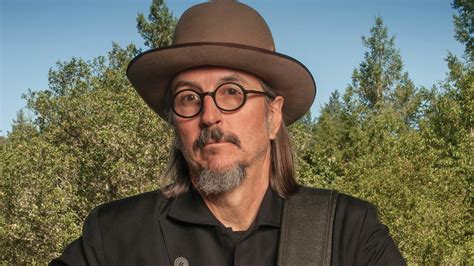 Primus les claypool. It’s like a nursery rhyme set to some form of alien, disjointed jazz, but it somehow succeeds in breathing life into Ul de Rico’s deviant story. Ducking Hell! Primus pick up a new pet. “That’s what I’ve always … 