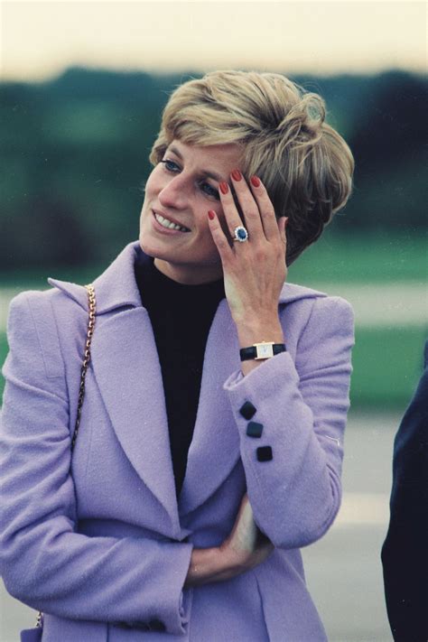 Princess diana cartier watch. The Cartier Tank Française watch was a favorite accessory of Princess Diana's, and it looks like it's the same for Meghan Markle. ... People Think Meghan Markle Is Wearing Princess Diana's Watch ... 