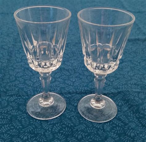 Up for auction is for 4 Princess House Heritage Bordeaux Cordial glasses. These are about 4 3/8 tall and hols about 2 oz's.They are in very good condition. I have hand washed them so they will arrive. 