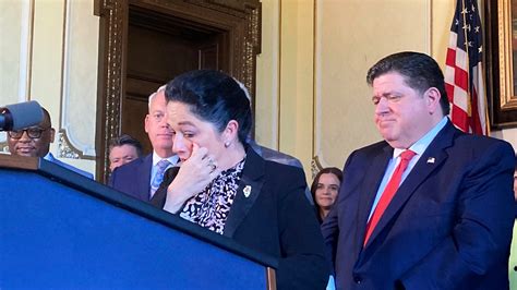 Pritzker signs law that gives benefits to Chicago first responders disabled by COVID