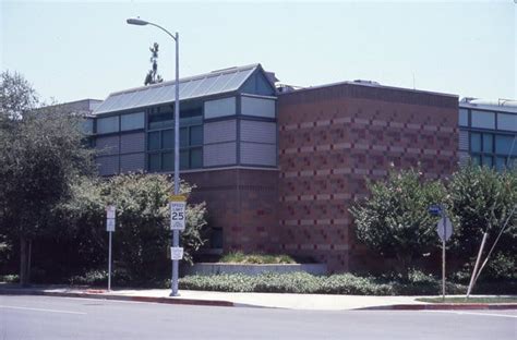 Private High School Oakwood School in North Hollywood, CA