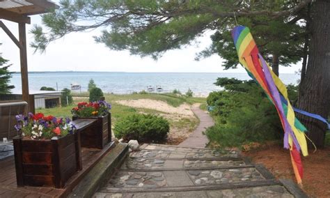 Private Mackinaw City Beach Cottage ~ Bridge view - Airbnb