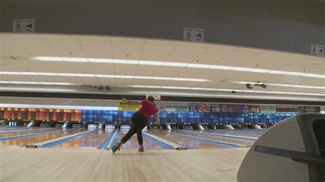 Pro bowler saves San Diego bowling alley
