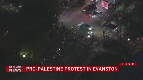 Pro-Palestine protesters block road near Rep. Schakowsky's Evanston home