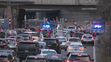 Pro-Palestinian caravan slows traffic on Kennedy, Dan Ryan expressways