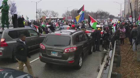 Pro-Palestinian protest near home of Sen. Dick Durbin brings portion of DuSable Lake Shore Drive to a halt