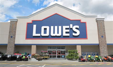 Killeen Lowe's. 2801 South W.S. Young Dr. Killeen, TX 76542. Set as My Store. Store #0209 Weekly Ad. Open 6 am - 10 pm. Thursday 6 am - 10 pm. Friday 6 am - 10 pm. Saturday 6 am - 10 pm.