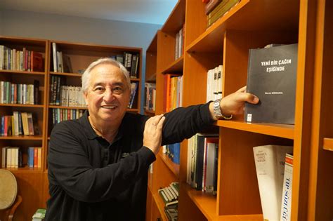 Prof. Dr. Necmi Gürsakal’dan yeni kitap, ‘Yeni Bir Çağın Eşiğinde’. 