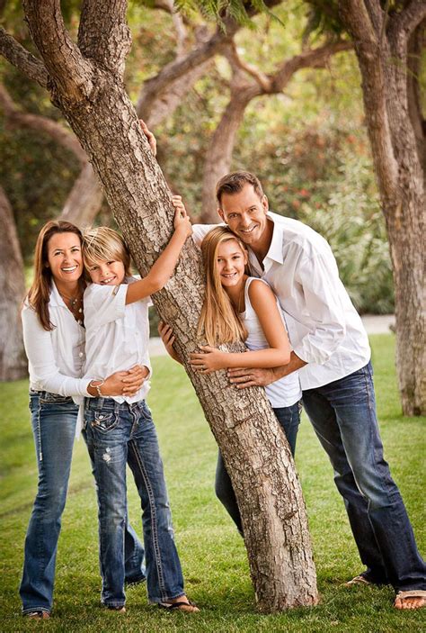 Professional family photos. When you look at similar large family photos online, one thing that truly separates professional looking pieces from amateurish attempts is a cohesive quality in clothing. When people are wearing anything they want, the photo can seem disjointed or distracting. ... Large family photos require a great deal of planning and decision-making … 