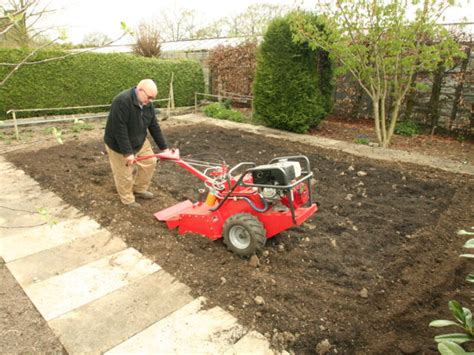 Professionele grondfrees voor landschapsarchitecten.