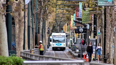 Program to offer 50% discounted transit fares to lower-income Bay Area residents