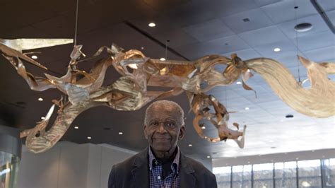 Prolific Chicago sculptor whose public works explored civil rights, Richard Hunt dies at 88
