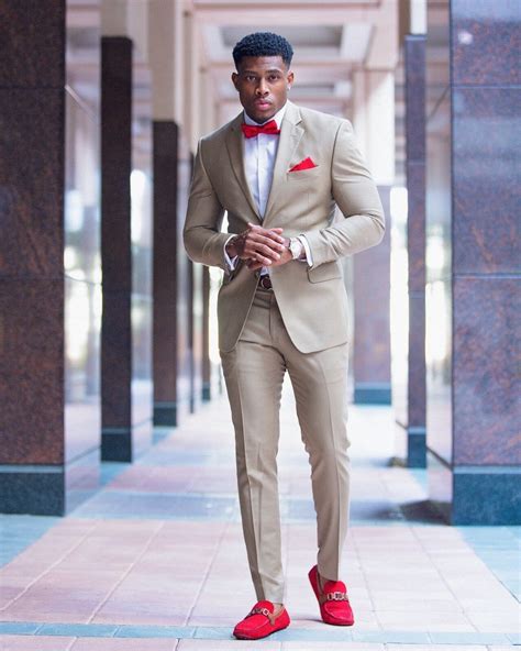 Prom attire for guys. Prom is a formal occasion and you’ll need special formal attire to meet the dress code. This means you will have to purchase or rent a suit, buy accessories such as a tie, shirt, and shoes. These are the main aspects you’ll need to think about when styling yourself for prom night. You should also speak to your prom date to … 