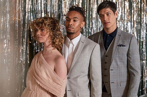 The Prom Hub by Moss Bros is your one place to find the best Prom Tuxedos, Suits, Shirts and more including the best information on Prom style guides.