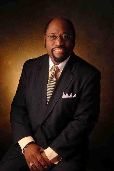 Prominent Preacher Myles Munroe Killed in Small …