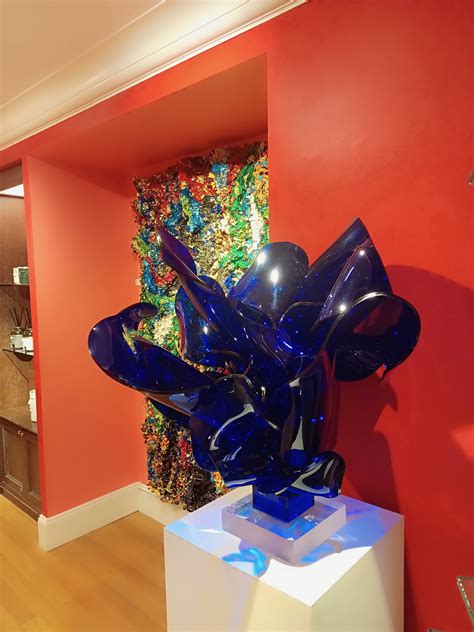 Promoting contemporary art projects