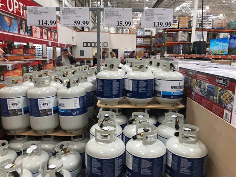 On top of that, you will also find a chart with propane tank refill costs for 100-gallon, 250-gallon, 500-gallon, and 1,000-gallon propane tanks. Fully filling a propane tank can cost anywhere from $160 to $6,400. Refilling this 250-gallon propane tank will cost anywhere between $572.00 to $800.00, depending on the price of propane per gallon.