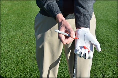 Proper golf club grip. Your golf club grip size should depend on your hand size and comfort level when holding the club. To measure up your grip size, use a ruler and measure from the middle crease of your left palm (for right-handed players) up to where your thumb sits when gripping the club handle. Most standard grips come in increments from 0 … 