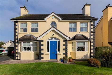 Property details for 2 Camowen Terrace, Omagh BT79 0AY