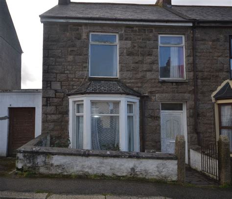 Property details for 57 Raymond Road, Redruth TR15 2HF