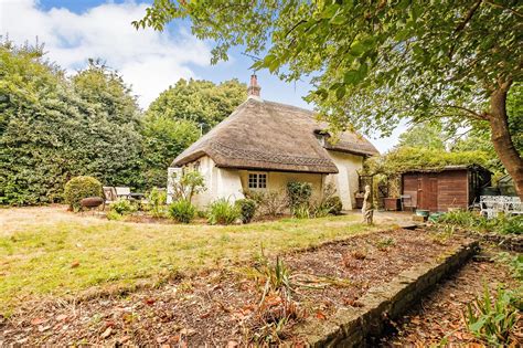 Property details for Thatch Cottage, Pond Lane, Worthing BN13 2RH