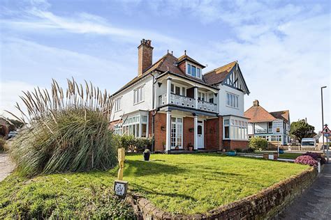 Property details for Woodwinds, Davey Hill, Cromer NR27 9JL