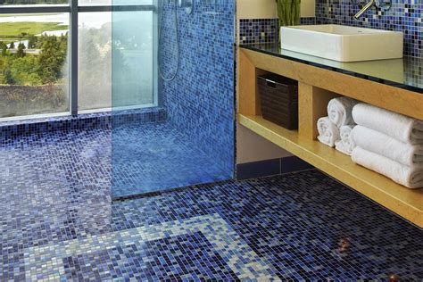 Pros and Cons of Mosaic Glass Tile Flooring