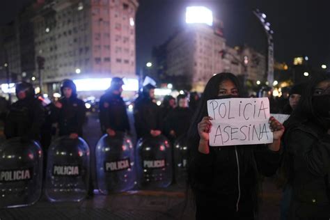 Protester in Argentina dies of heart attack apparently suffered while being detained by police