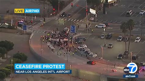 Protesters calling for ceasefire in Gaza block roads near LAX