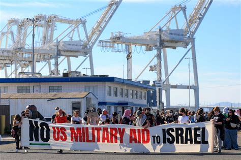 Protesters demanding ceasefire in Israel-Hamas war gather at Port of Oakland