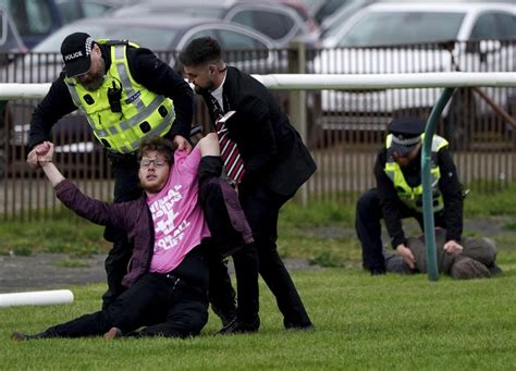 Protesters try to disrupt Scottish Grand National horse race