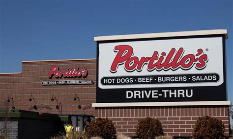 Apr 28, 2022 · As of this writing, Portillo's stock trades at a market cap of $1.67 billion. Based on 2021 revenue, that puts the stock at a price-to-sales (P/S) ratio of 3.1. Assuming normalized operating ... . 