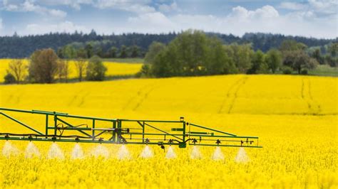 Provinces Urge Federal Agency To Reconsider Pesticide Decision