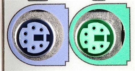 Ps 2 port. PS/2 port. Konektory PS/2: vľavo klávesnica, vpravo myš. PS/2 je označenie 6-pinového konektoru mini- DIN, ktorým sa k počítaču pripája myš a klávesnica. Pretože tieto konektory nie sú mechanicky kódované a mohlo by dôjsť k zámene, rozlišujú sa farbami: zelený konektor a zástrčka slúži pre myš, modrofialová farba ... 