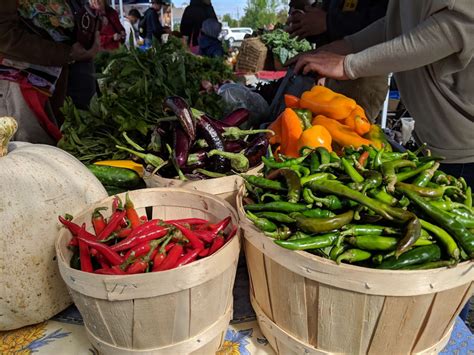 Public market of Magog - Tourisme Memphremagog