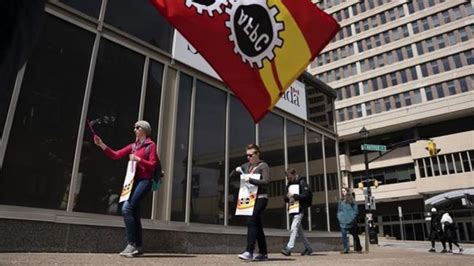 Public service union says weekend bargaining yields progress on wages, job security