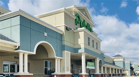 Publix 1195. Publix has become the leading name in the supermarket field here in the southeast. Once you experience a Publix supermarket yourself, I am confident that you will understand how Publix has become such an iconic supermarket brand and has developed such a loyal customer base down here in the southeast. 