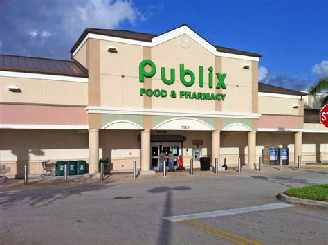 Publix is found right near the intersection of Champions Way and Southwest Commerce Centre Drive, in Port Saint Lucie, Florida. By car . This supermarket is only a 1 minute trip from Southwest Galiano Road, Exit 120 of I-95, Southwest Torriente Lane or Juliet Avenue; a 5 minute drive from Northwest Saint Lucie West Boulevard, Bally Bunion Road or …