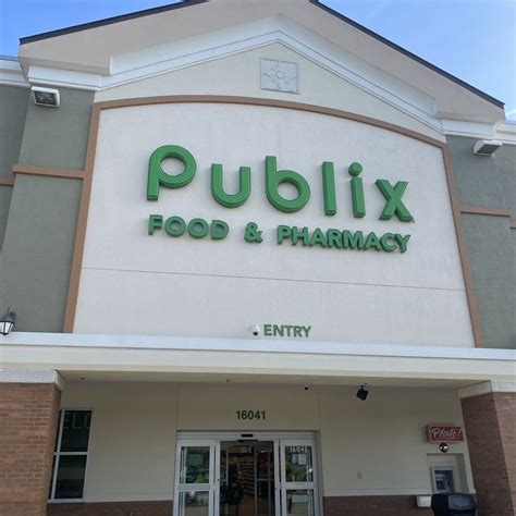 Publix occupies an ideal space right near the inter
